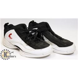 VINTAGE SHAQ BASKETBALL SHOES