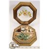 Image 1 : JEWELRY BOX AND CONTENTS