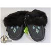 Image 1 : PAIR OF MENS MOCCASINS SIZE 7