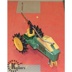 JOHN DEERE DIE CAST IRON TRAVELLING SPRINKLER