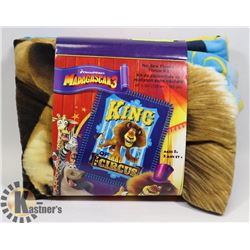 NEW DREAMWORKS MADAGASCAR  FLEECE THROW KIT