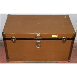 VINTAGE TRUNK. 20"X34"X18" BROWN BRASS HINGES