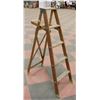 Image 1 : 5FT OLD WOOD PAINTERS LADDER. STURDY