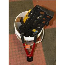 TOOL LOT: INCLUDES DEWALT SAW, BOLT CUTTER,