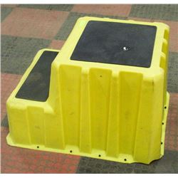 INDUSTRIAL RUBBER STEP STOOL, YELLOW