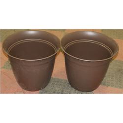 LOT OF 2 LARGE PLANTER POTS