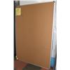 Image 1 : CORK BOARD