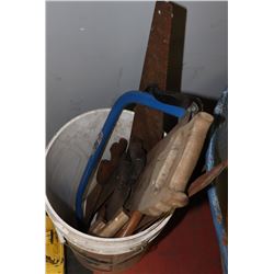 5 HANDSAWS AND 3 KEYHOLE SAWS IN WHITE BUCKET