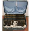 Image 1 : VINTAGE DU BARRY TRAVEL CASE WITH BUSINESS