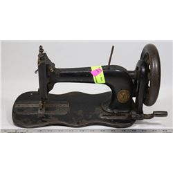 VINTAGE SINGER SEWING MACHINE