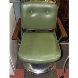 VINTAGE BARBER CHAIR