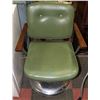 Image 1 : VINTAGE BARBER CHAIR