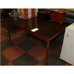 OAK TABLE WITH 2 LEAFS AND CUSTOM FIT PROTECTIVE