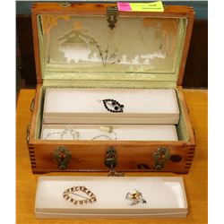 VINTAGE ESTATE WOOD BOX WITH ASSORTED BROOCHES