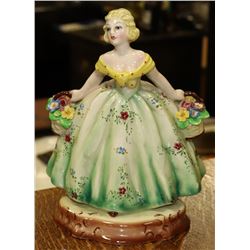 VINTAGE MADE IN ITALY PORCELAIN FIGURINE