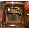 Image 3 : VINTAGE CONCERT PHONOGRAGH CABINET 19.5" X 20.5" X
