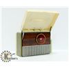 Image 1 : 1940S RCA PORTABLE TUBE RADIO CREAM