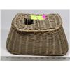 Image 1 : SMALL ANTIQUE WICKER FISHING CREEL