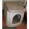 Image 1 : RUBBERMAID DOG HOUSE