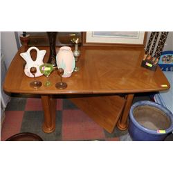 VINTAGE OAK STYLE KITCHEN TABLE. FURNITURE
