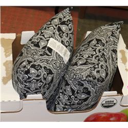 A PAIR OF NEW DECORATIVE CUSHIONS