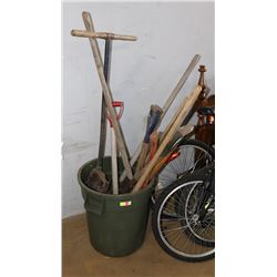 LARGE GREEN GARBAGE PAIL WITH CONTENTS, INCLUDES