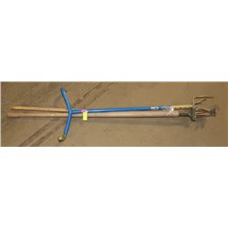 BUNCH OF 3 GARDEN TOOLS INCL ORIGINAL CLAW