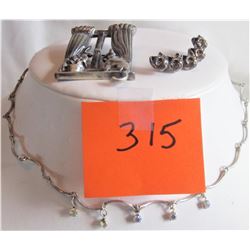 NECKLACE - 2 BROACHES