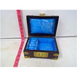 JEWELRY BOX WITH LOCK
