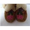Image 2 : PAIR MUKLUKS - WOMEN'S SIZE 6