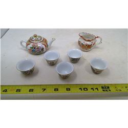 CHILD'S TEA SET - JAPAN