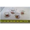 Image 1 : MINIATURE SASKATCHEWAN LILY TEAPOT AND CUPS - MADE IN ENGLAND