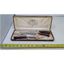 CARVING SET IN BOX