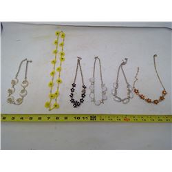 LOT OF NECKLACES (6)