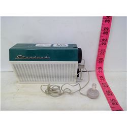 FLYING WEDGE TRANSISTOR RADIO WITH EARPHONE - JAPAN 1957