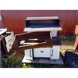 Vintage Wood Stove/Oven w/ Warmer Reservoir & Stand
