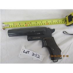 FFF She 82 X12358 Flare Pistol