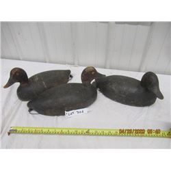 WWW 3 Wood Carved Ducks Decoys w Glass Eyes