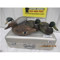 WWW - Silver Large Hard Case w 4 Plastic Duck Decoys