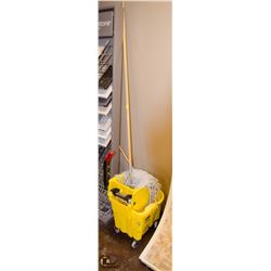 RUBBERMAID MOP BUCKET W/ MOP