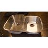Image 1 : STAINLESS STEEL 2 WELL UNDERMOUNT SINK