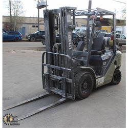 UN 3-STAGE LPG/GAS FORKLIFT W/ SIDESHIFT