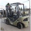 Image 3 : UN 3-STAGE LPG/GAS FORKLIFT W/ SIDESHIFT