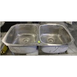 2-WELL STAINLESS STEEL UNDERMOUNT SINK