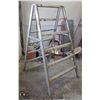Image 1 : STURDY ALUMINUM 6 FOOT WORK LADDER