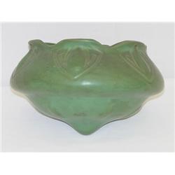 ROSEVILLE POTTERY MATTE GREEN HANGING P