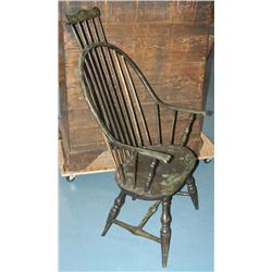 COMB-BACK CONTINUOUS ARM WINDSOR CHAIR