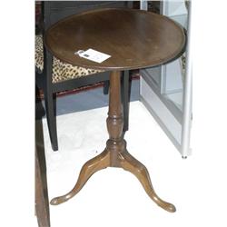 QUEEN ANNE DISH TOP TILT TABLE
