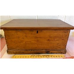 ANTIQUE WOODEN CHEST