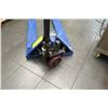 Image 8 : Equipate 5,500 lb Standard Fork Manual Pallet Jack Truck